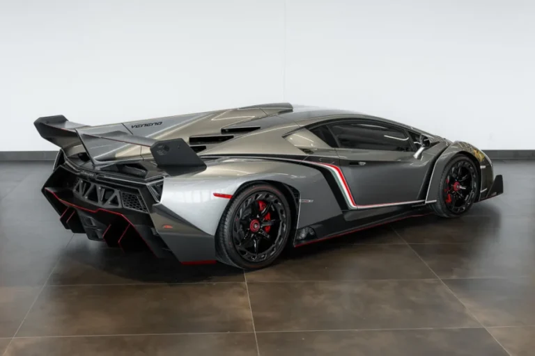 2014-lamborghini-veneno-10276492-1098092680.webp.webp