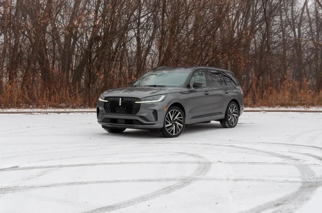 2025-lincoln-aviator_100953310_h.webp.webp