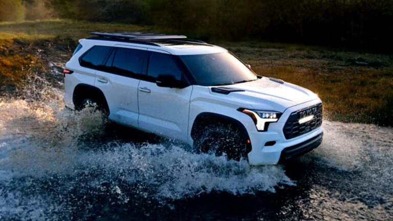 2025_Toyota_Sequoia_20241108_040823063.jpg
