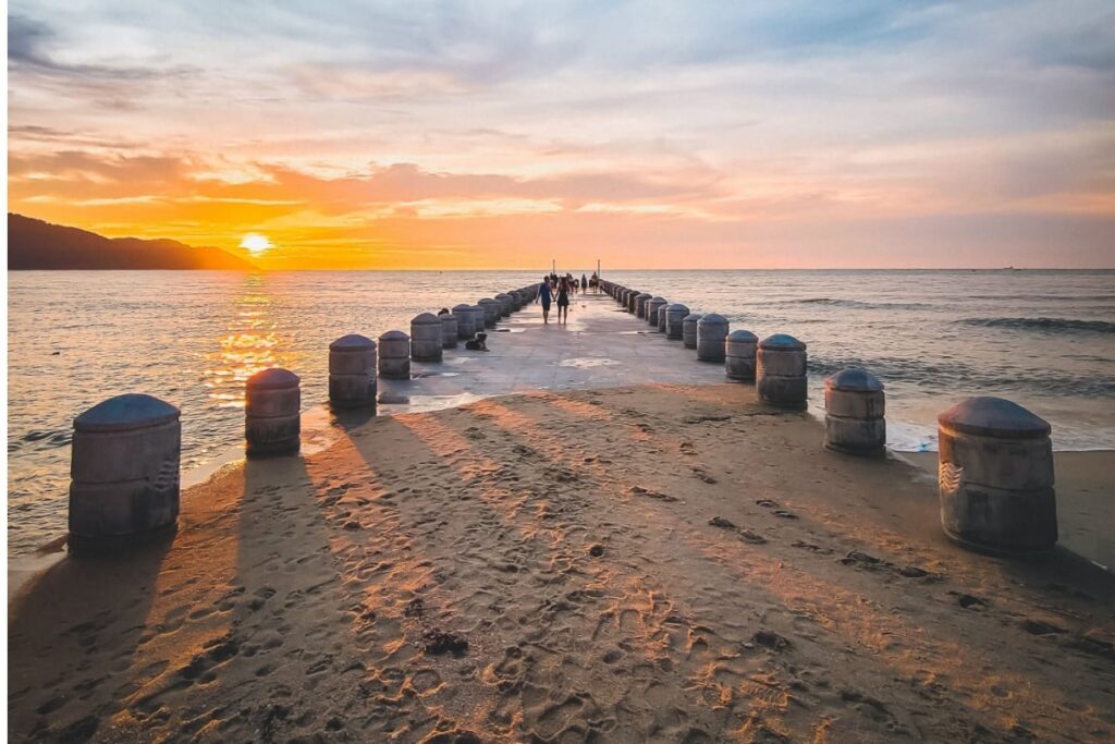 Epic-Beaches-Rich-Culture-This-Asian-Island-Paradise-Is-Breaking-All-Time-Tourism-Records.jpg