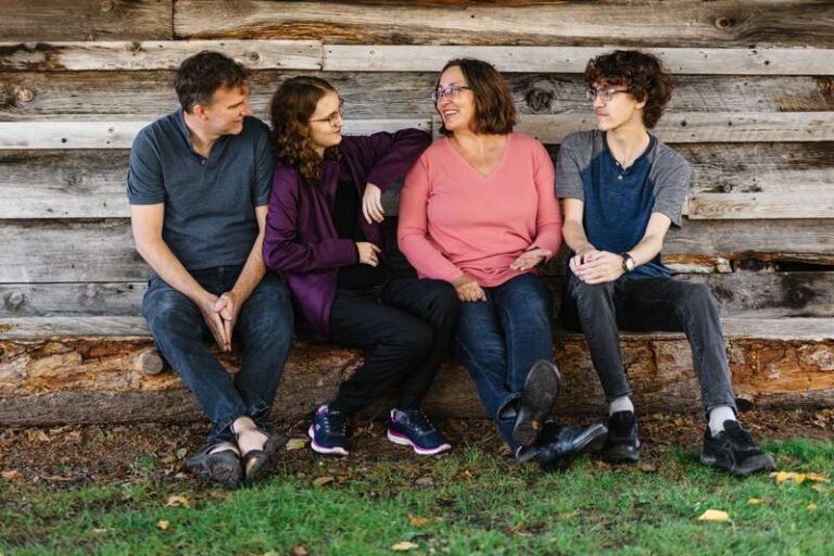Vacation-Photographer-famliy-photo-in-Kelowna-BC-by-Flytographer.jpg