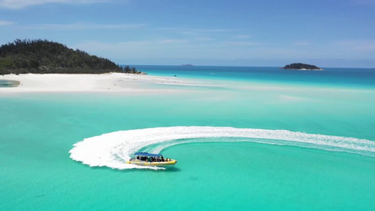 Whitehaven-Beach-the-Most-Beautiful-Beach-in-Australia.jpg
