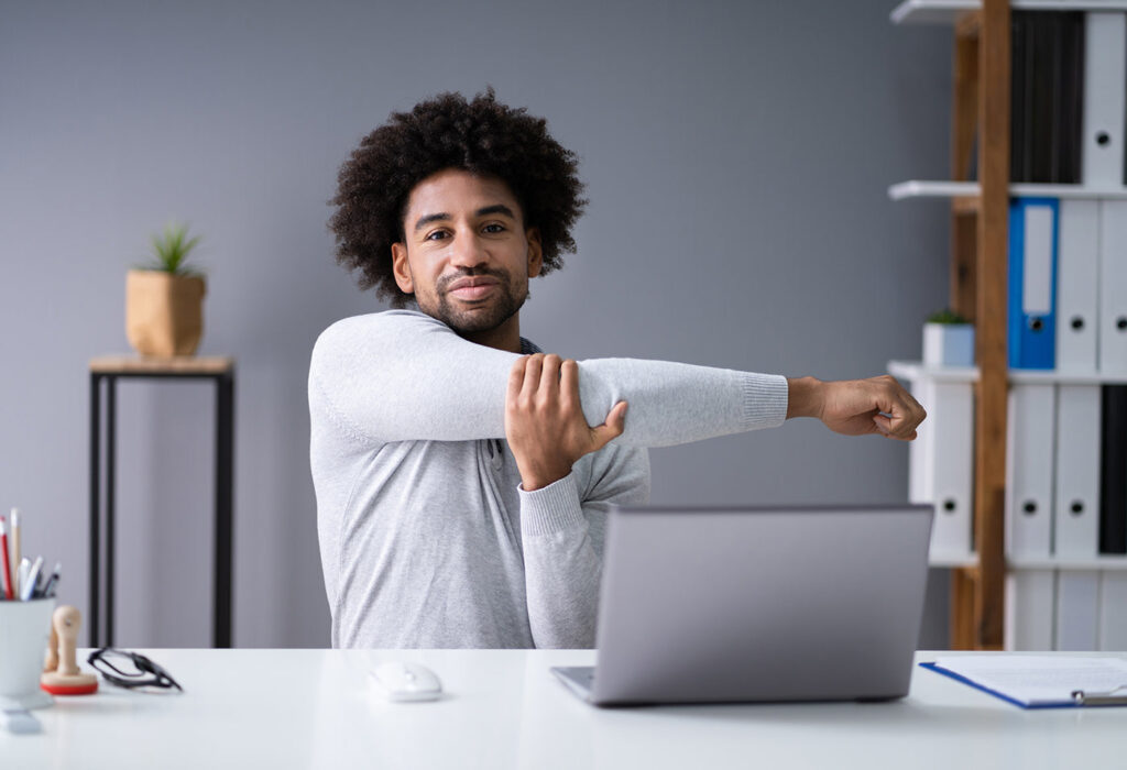 how-to-burn-calories-at-your-desk.jpg