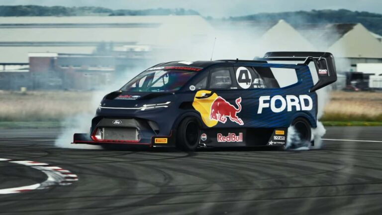 the-stig-ford-supervan.jpg