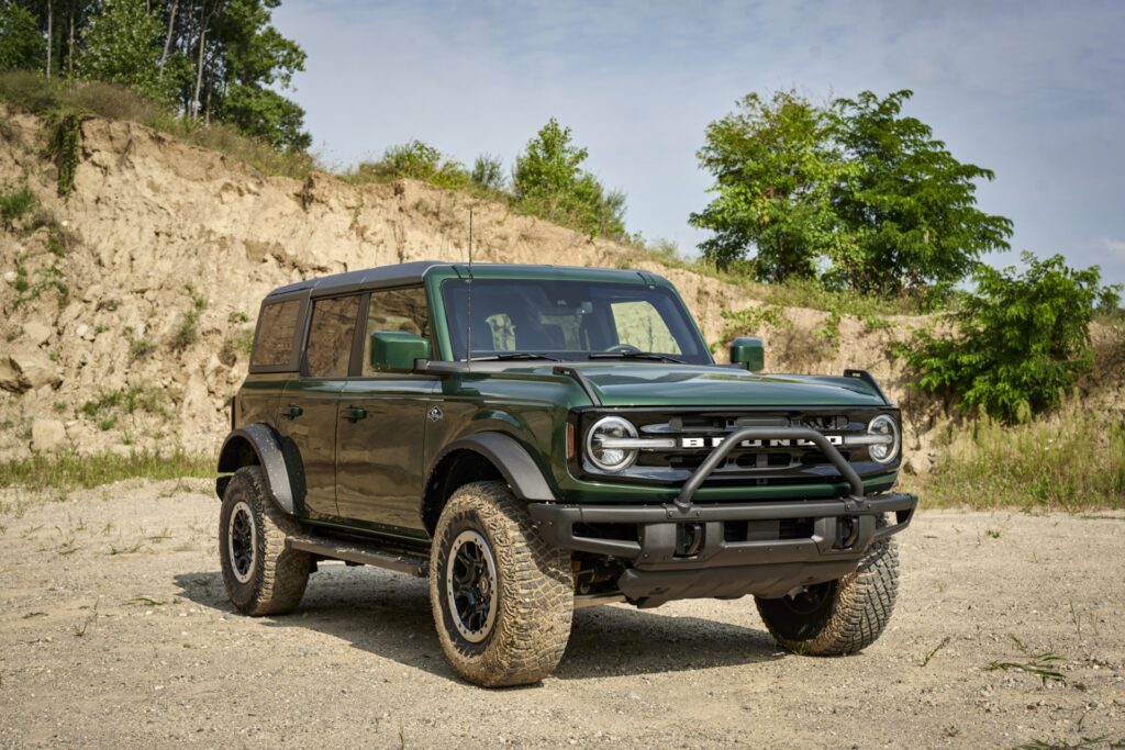 2022-ford-bronco_100825283_h.jpg