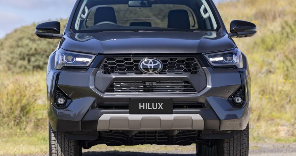 2024-toyota-hilux-v-active-mild-hybrid-6.jpeg