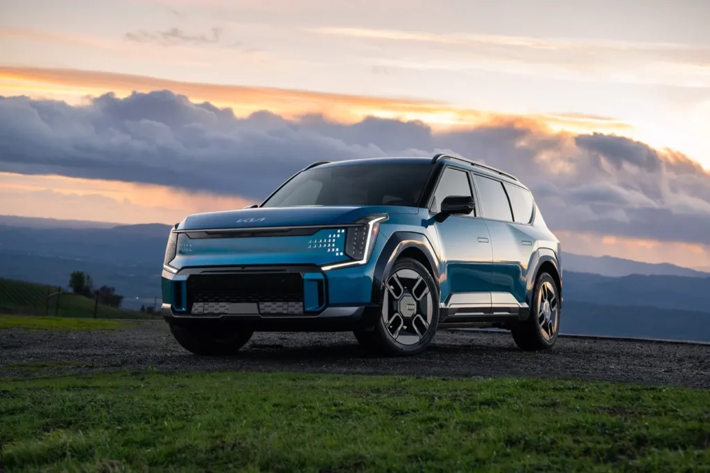 2025-kia-ev9_100946480_h.webp.webp