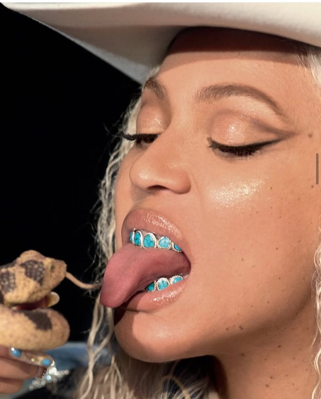 Bomb-Accessories-Beyonce-Debuted-a-Custom-Cowboy-Carter-8X8-Spiderweb-Turquoise-and-Diamond-Grill-.j.jpeg
