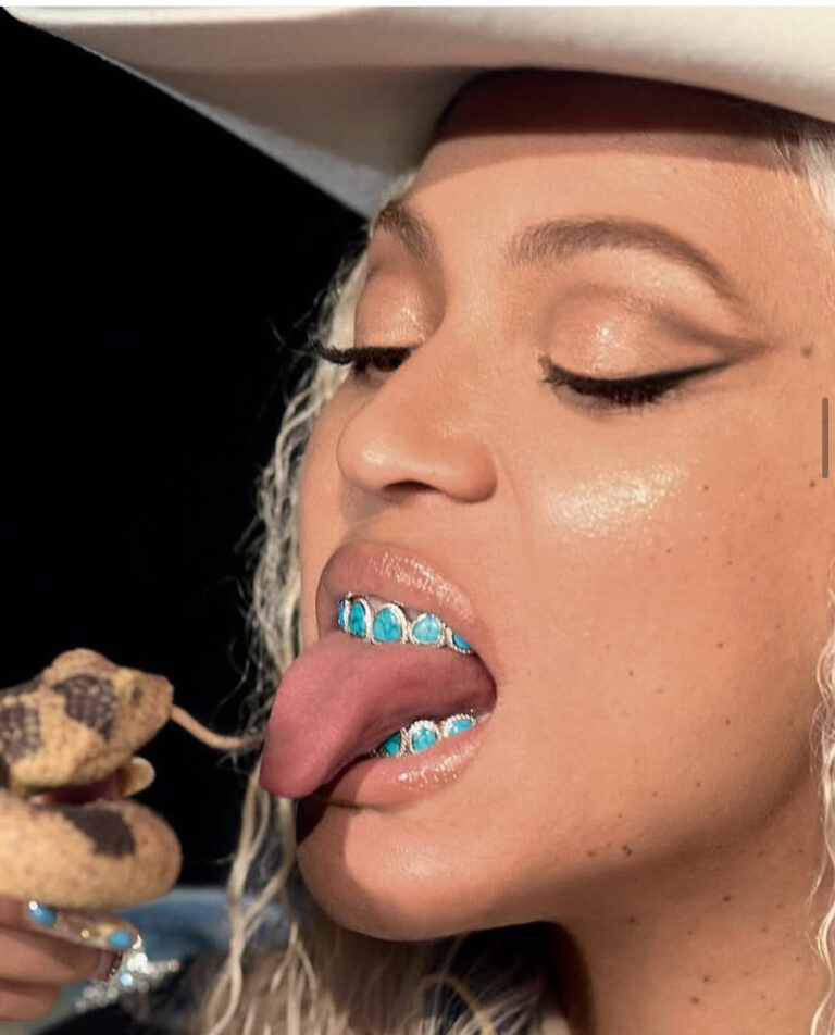 Bomb-Accessories-Beyonce-Debuted-a-Custom-Cowboy-Carter-8X8-Spiderweb-Turquoise-and-Diamond-Grill-.j.jpeg