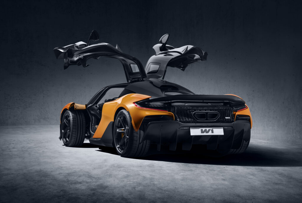 Original-16830-8-mclaren-w1-r3q-low-2-3.jpg