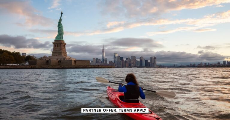 SOCIAL-IMAGE_PARTNER-OFFER-TERMS-APPLY_Kayaking-near-Statue-of-Liberty_edb3_16_10.jpg