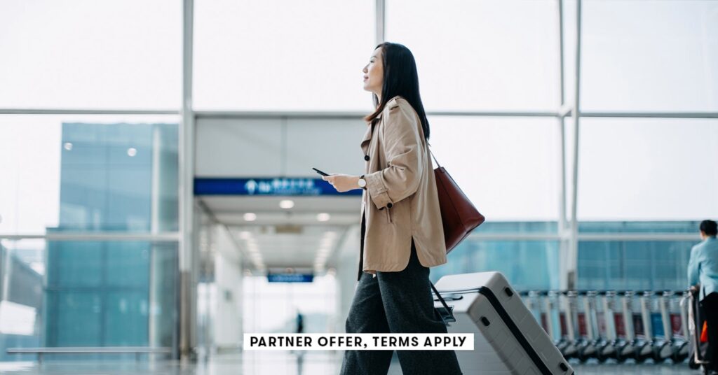 Young-womanc-walking-throught-airport-with-suitcase_d3sign_SOCIAL.jpg