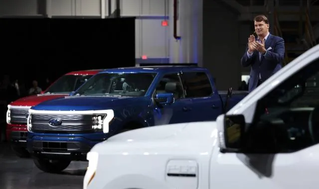 jim-farley-with-the-2022-ford-f-150-lightning_100956100_m.webp.webp