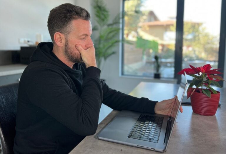 Working-Blogging-Laptop-Desktop-Computer-1.jpg