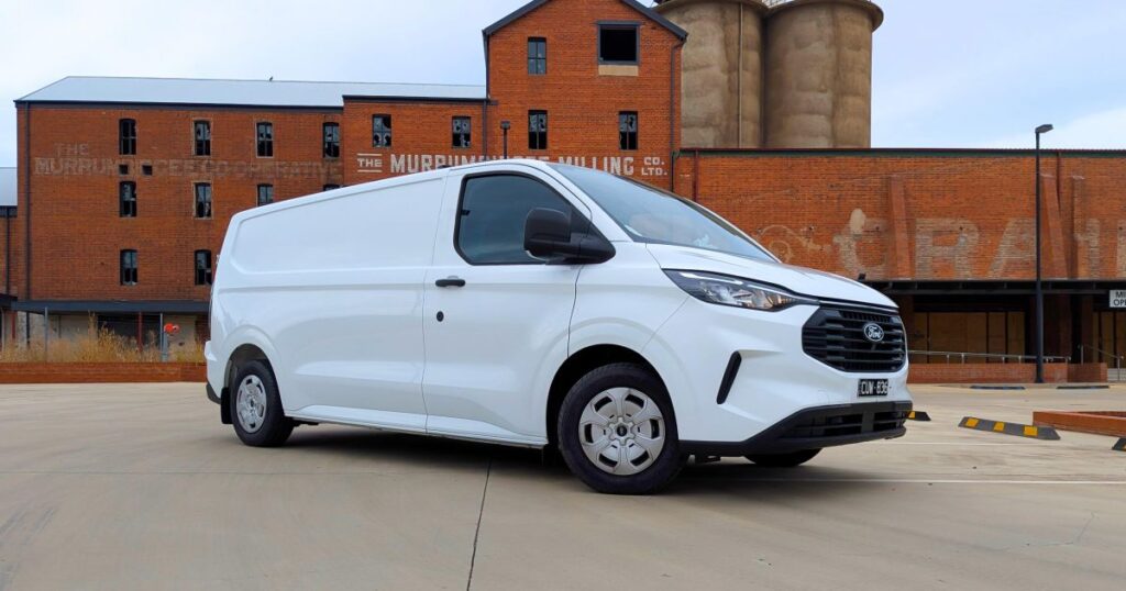 2025-05-ford-transit-custom-trend-lwbhero-3x2-1-2.jpg