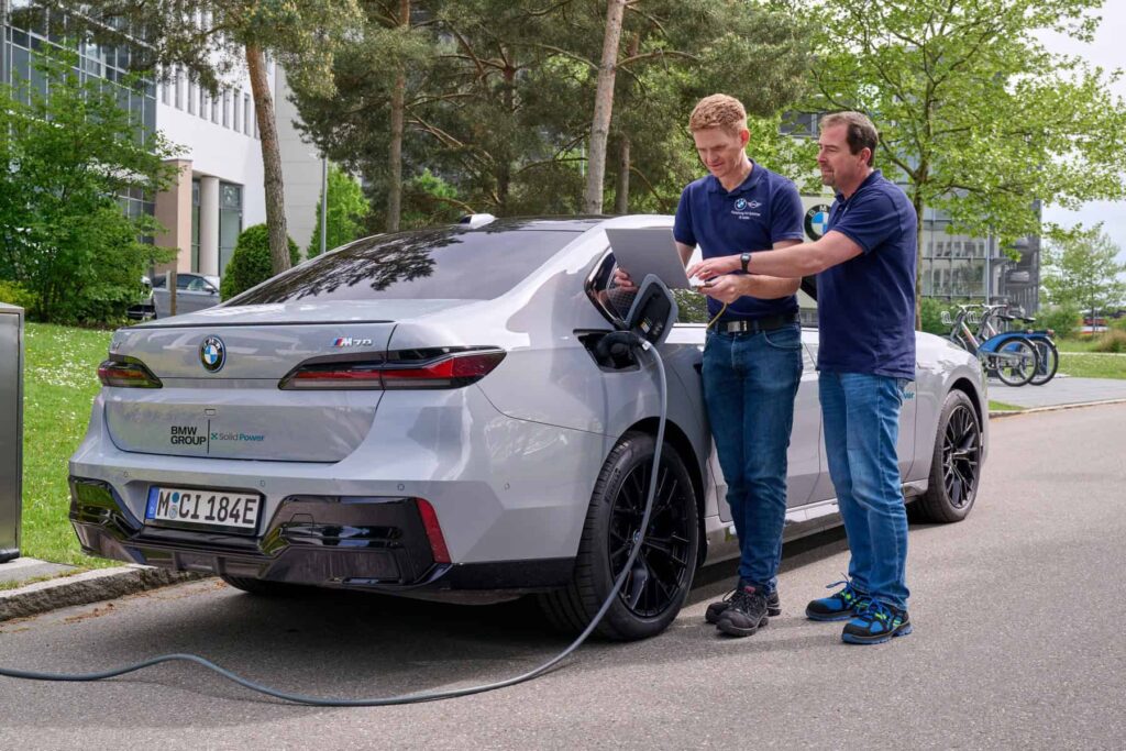 BMW-i7-prototype-with-solid-state-batteries-1.jpg