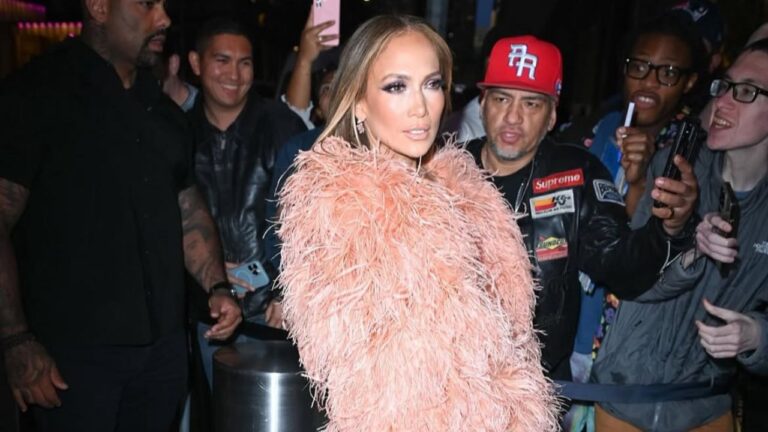 Jennifer-Lopez-Wore-a-Peach-835-22The-New-Arrival22-Dress-with-a-Feather-Bolero-to-the-Ring-Them-Bel.jpeg