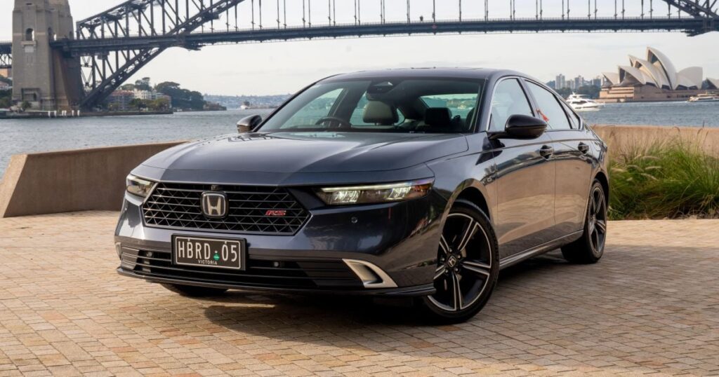 2025-06-honda-accord-ehev-rs-hero-3x2-1-1.jpg