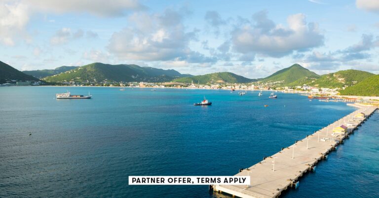 Caribbean-port-town-of-Philipsburg-St.-Maarten_Joel-Carillet_SOCIAL.jpg
