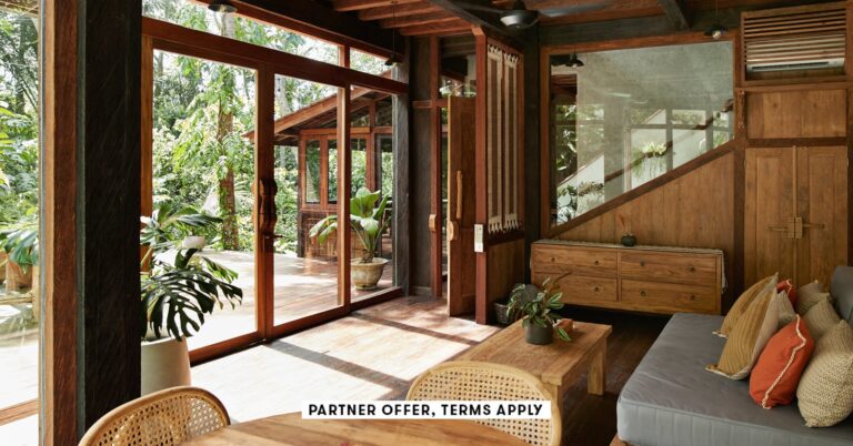 SOCIAL-IMAGE_PARTNER-OFFER-TERMS-APPLY_Living-room-of-vacation-rental_Klaus-Vedfelt_26.jpg