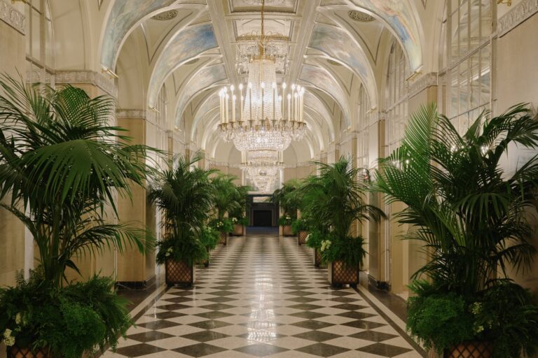 Waldorf-Astoria-New-York-Silver-Corridor_0034.jpg