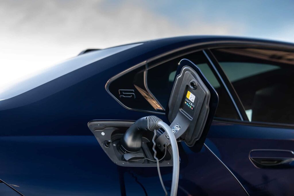 bmw-i5-edrive40-tanzanite-blue-16-1.jpg