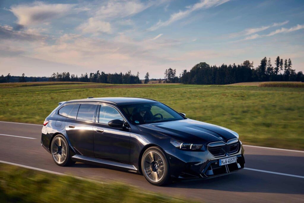 bmw-m5-touring-frozen-black-05.jpg