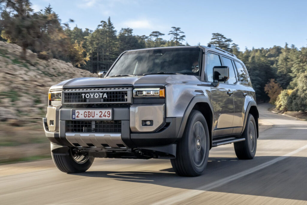 toyota-land-cruiser-hybrid-2025-front-quarter-tracking.jpg