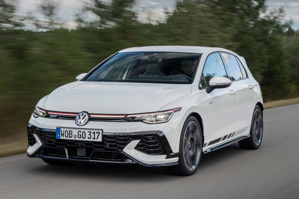01-vw-golf-gti-clubsport-2024-review-front-driving.jpg