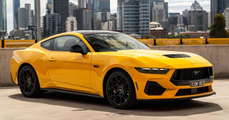 2025-01-2025-ford-mustang-gt-fastback-3.jpg