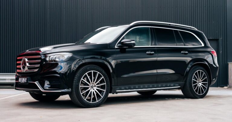 2025-07-mercedes-benz-gls450d-amg-line-hero-3x2-1.jpg