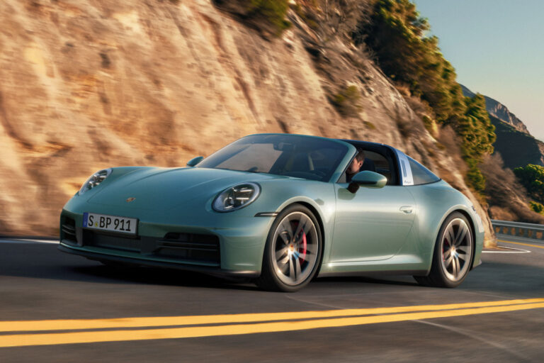 2025-porsche-911-carrera-4s-front-quarter-tracking_0.jpg