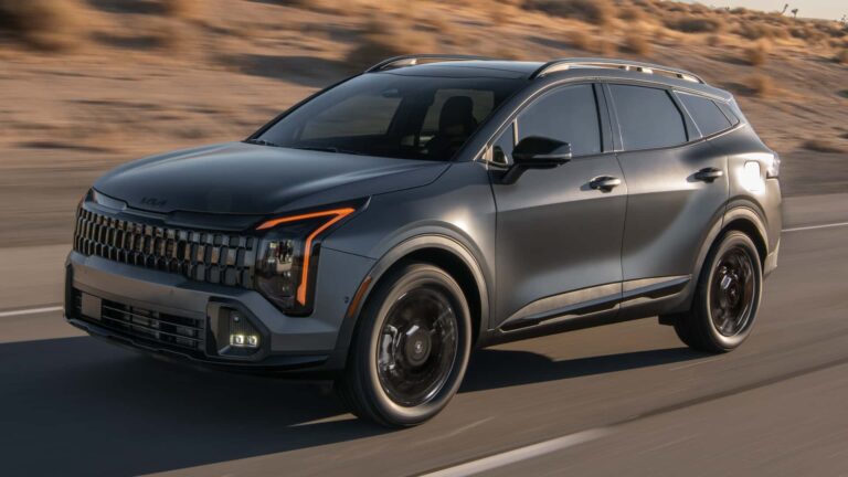 2026-kia-sportage-phev-front-3-4.jpg