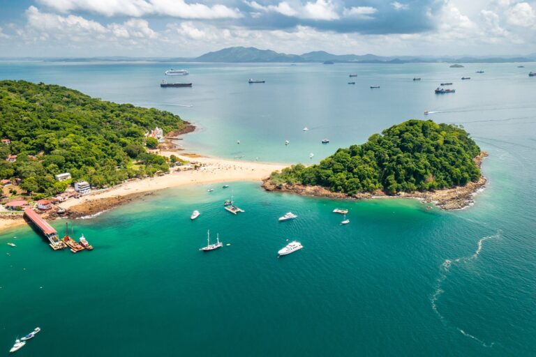 Aerial-view-of-Taboga-Island-in-Panama-Gulf-near-Panama-City_-mariusz_prusaczyk.jpg