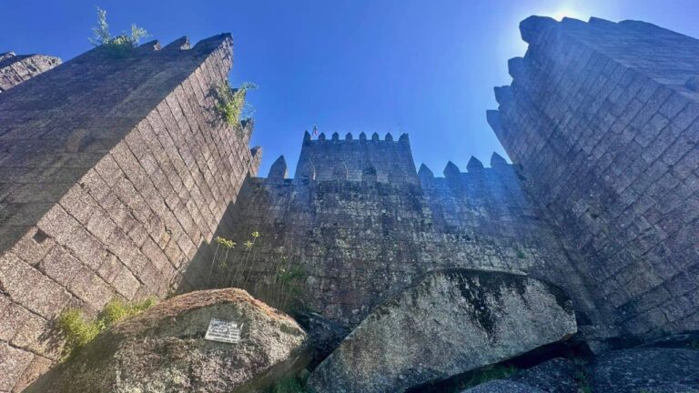 Guimaraes-Castle-in-Portugal-3.jpg