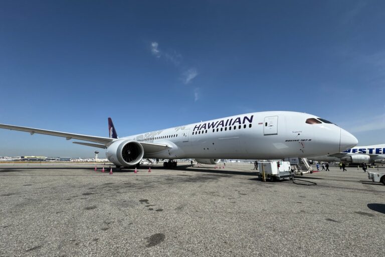 Hawaiian_Airlines_Boeing_787_ERosen_Ext2.jpg