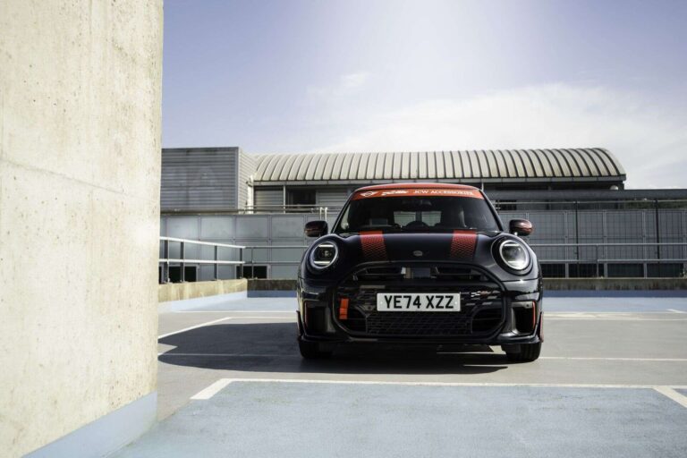 mini-jcw-accessories-05.jpg