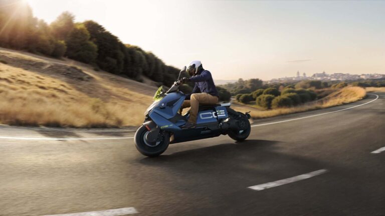 new-bmw-ce04-02.jpg